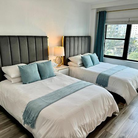 Directly On The Beach With Pool & Parking Маями Бийч Екстериор снимка