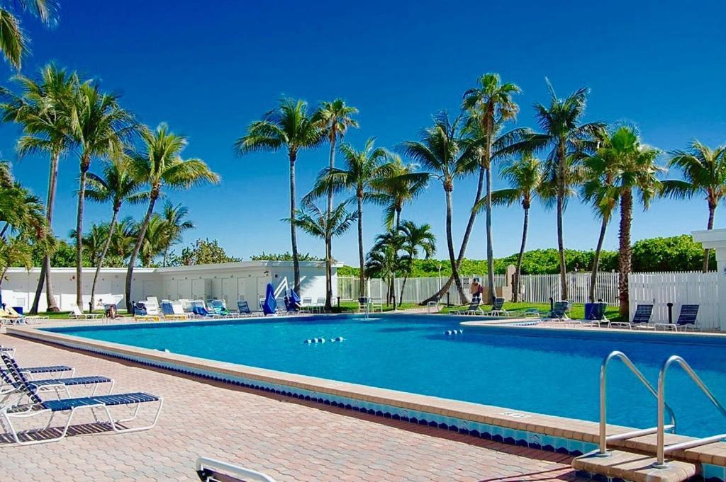 Directly On The Beach With Pool & Parking Маями Бийч Екстериор снимка
