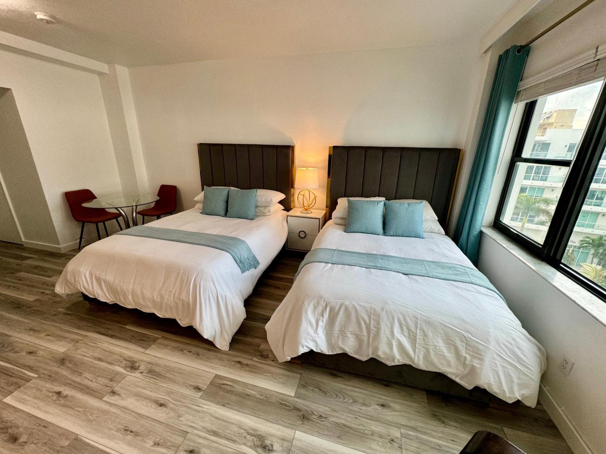 Directly On The Beach With Pool & Parking Маями Бийч Екстериор снимка