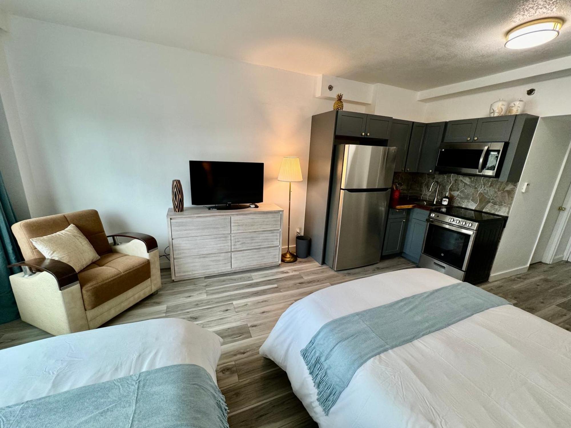 Directly On The Beach With Pool & Parking Маями Бийч Екстериор снимка