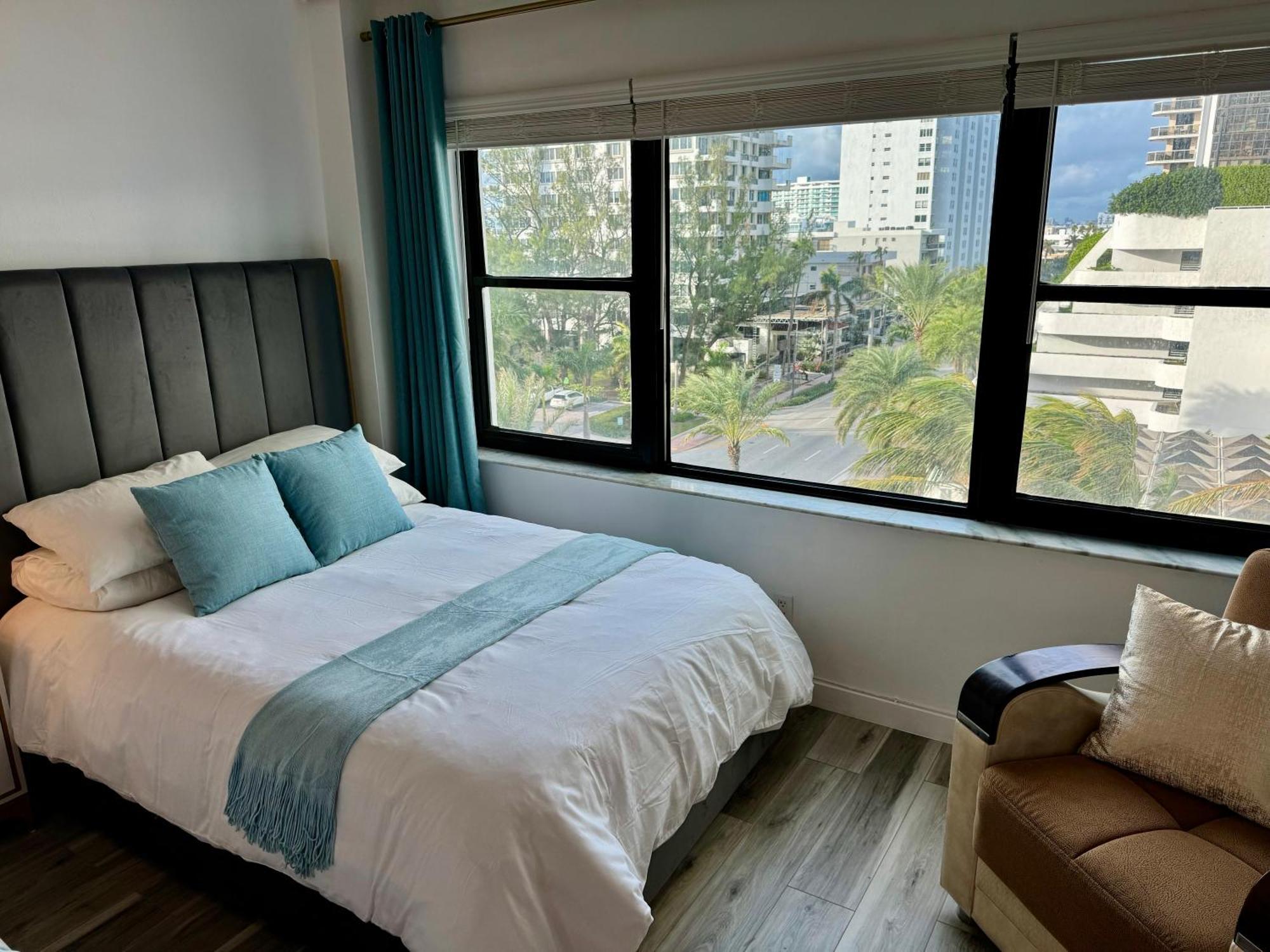 Directly On The Beach With Pool & Parking Маями Бийч Екстериор снимка