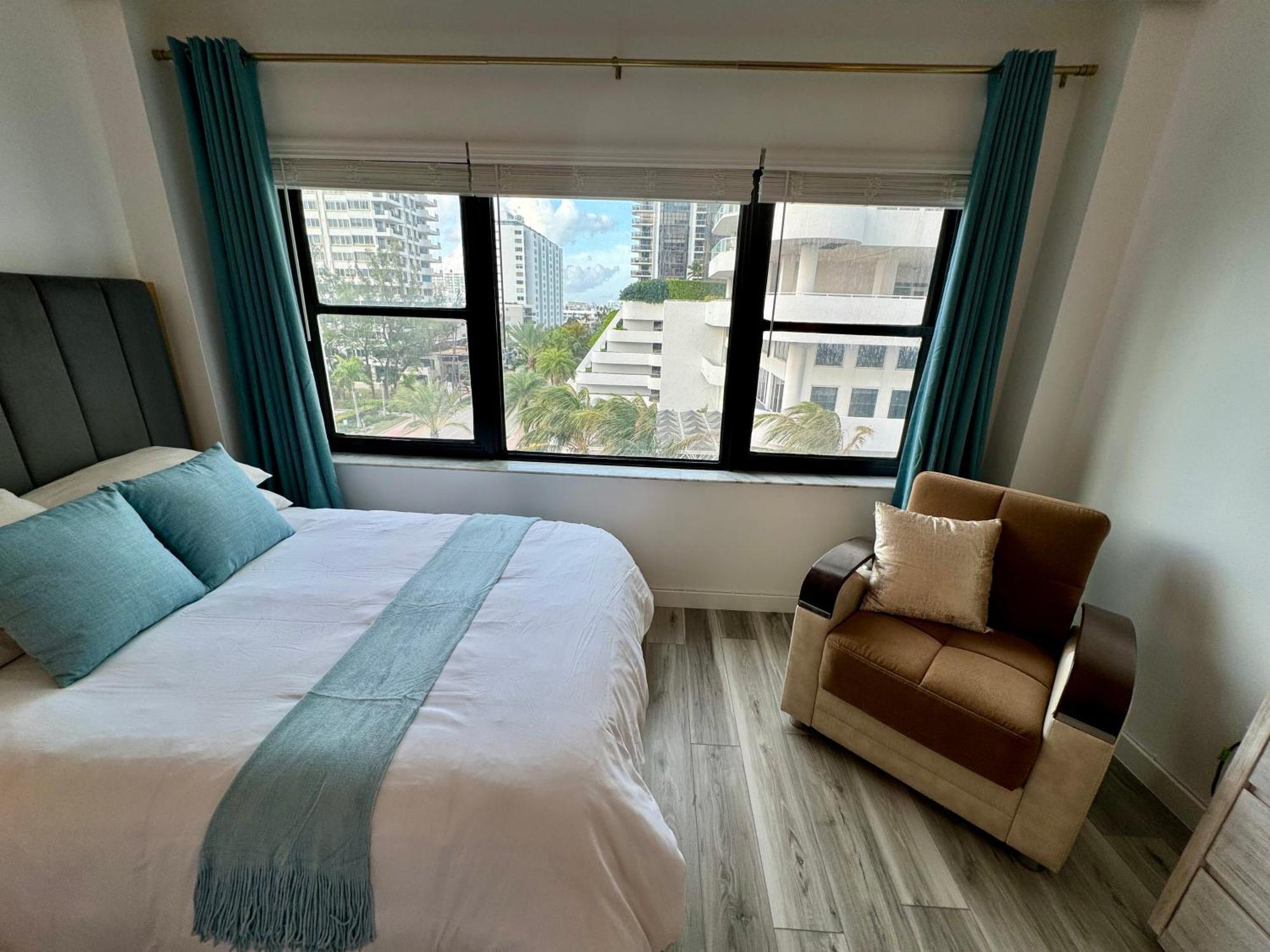 Directly On The Beach With Pool & Parking Маями Бийч Екстериор снимка