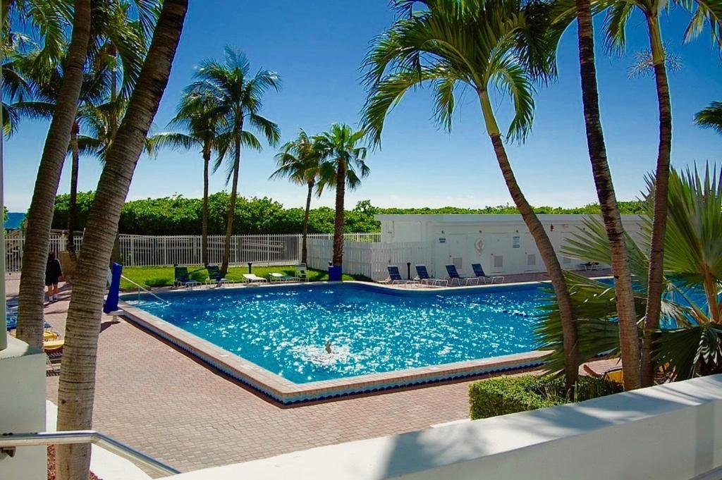 Directly On The Beach With Pool & Parking Маями Бийч Екстериор снимка
