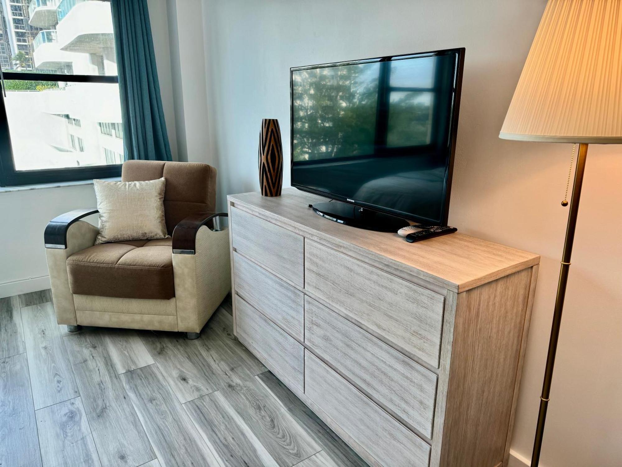 Directly On The Beach With Pool & Parking Маями Бийч Екстериор снимка