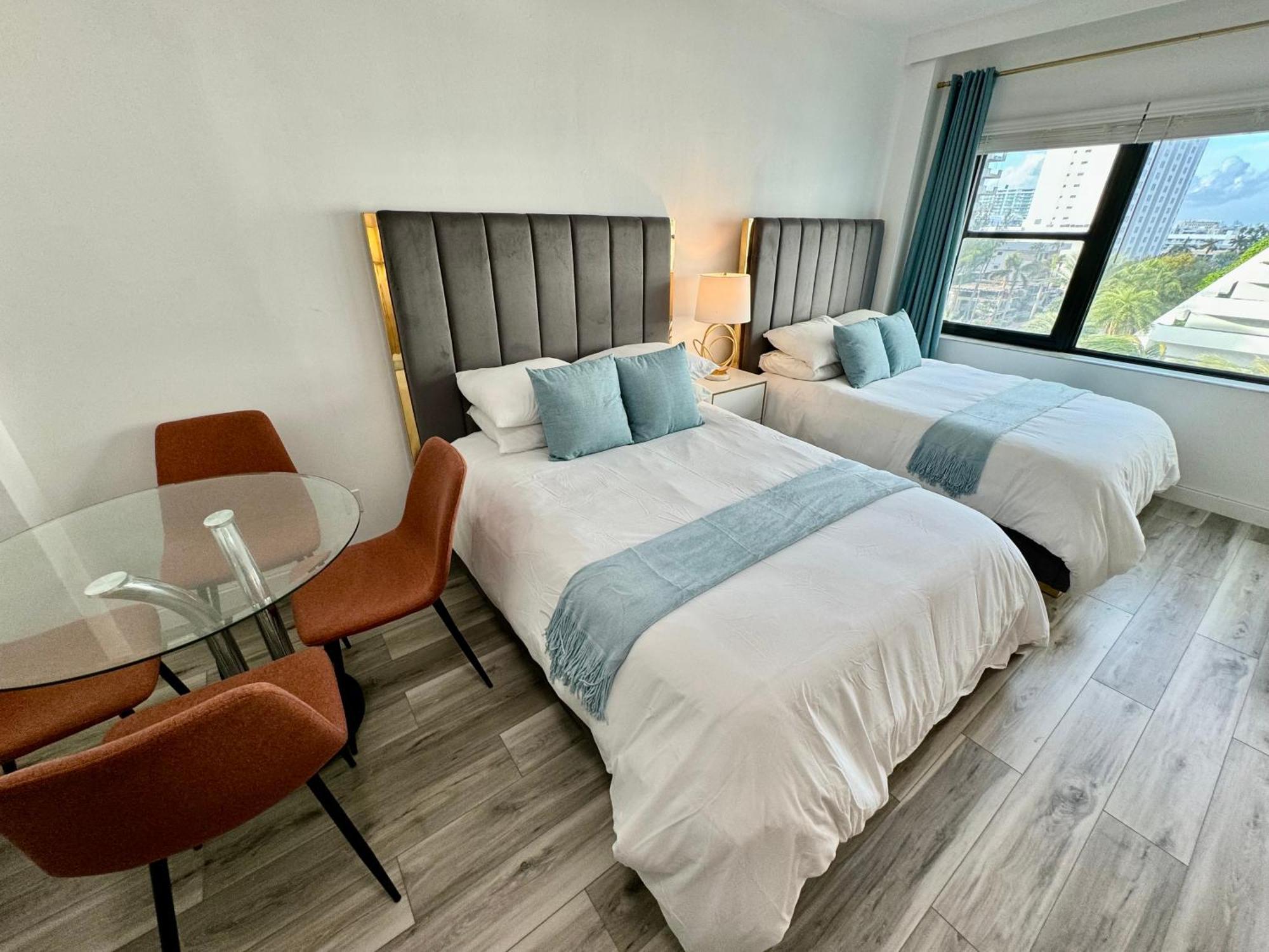 Directly On The Beach With Pool & Parking Маями Бийч Екстериор снимка