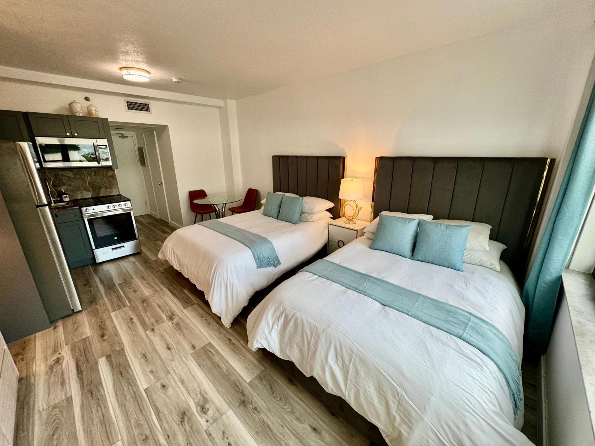 Directly On The Beach With Pool & Parking Маями Бийч Екстериор снимка