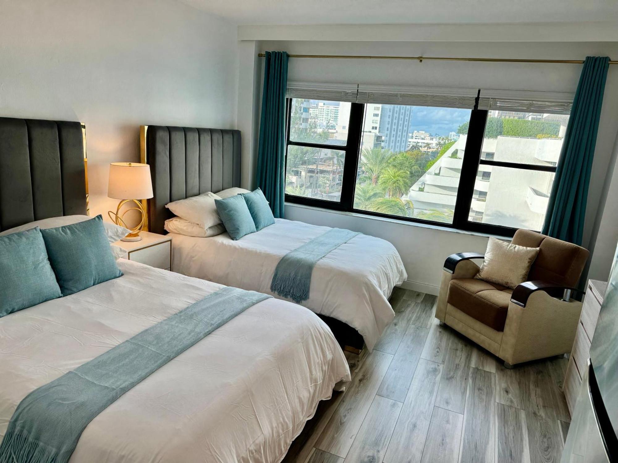 Directly On The Beach With Pool & Parking Маями Бийч Екстериор снимка