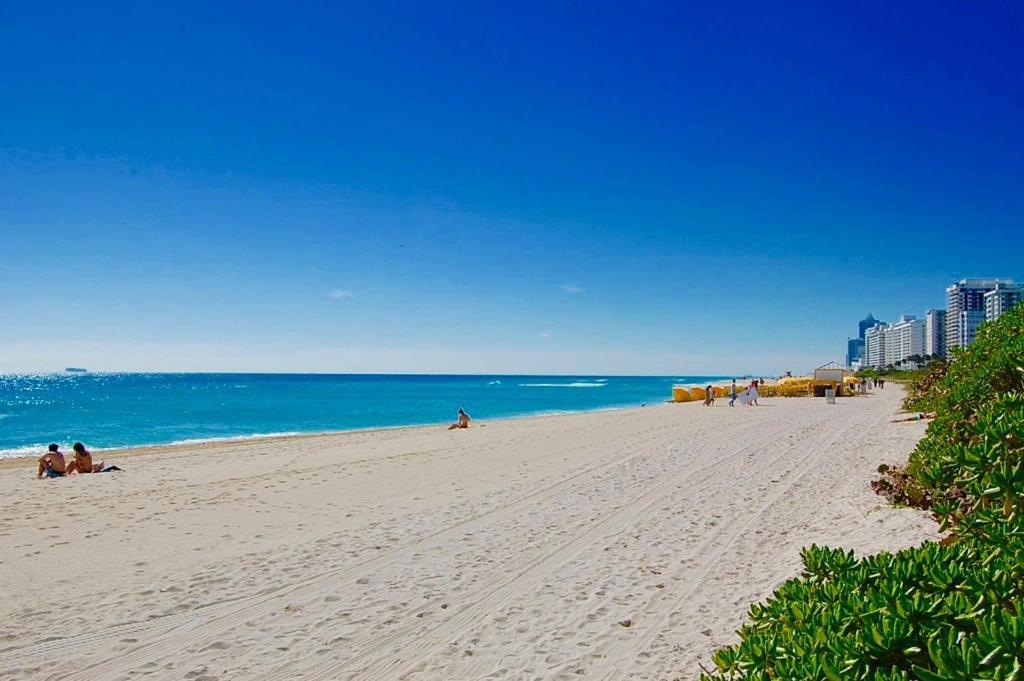 Directly On The Beach With Pool & Parking Маями Бийч Екстериор снимка