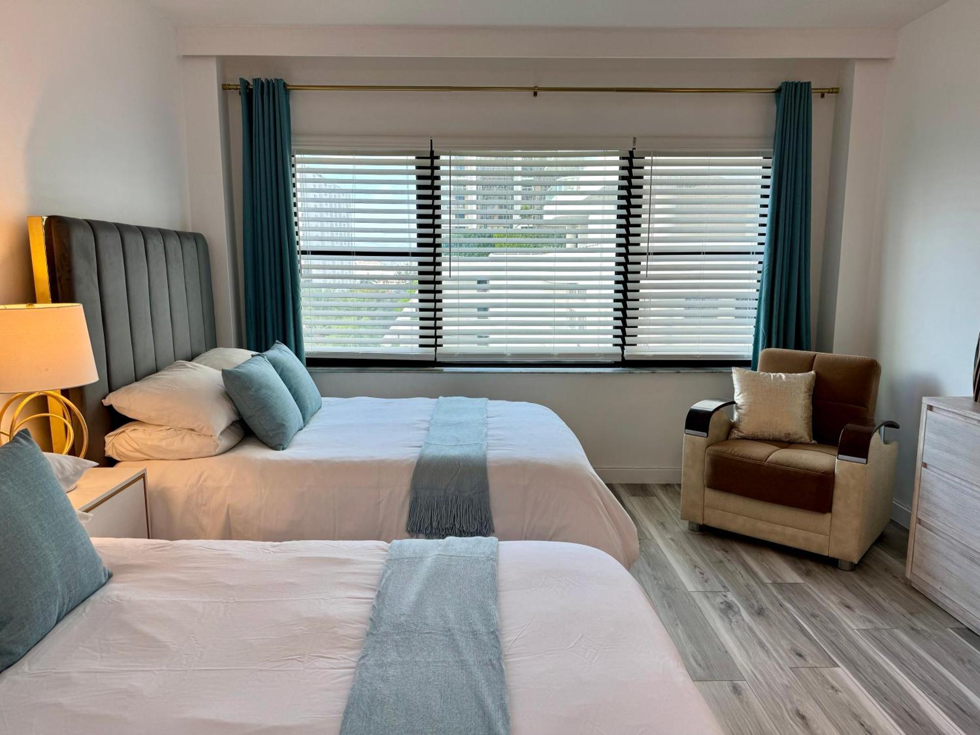 Directly On The Beach With Pool & Parking Маями Бийч Екстериор снимка