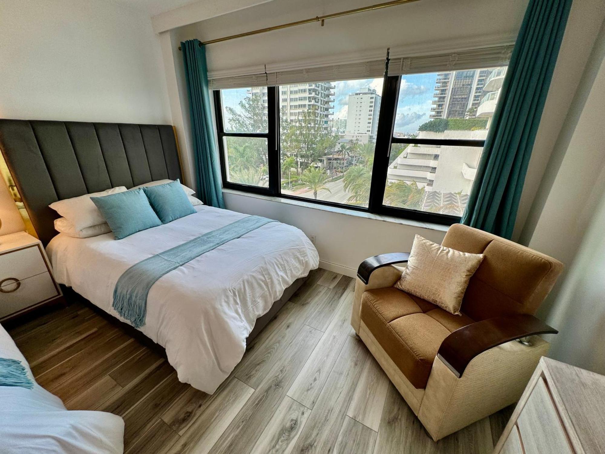 Directly On The Beach With Pool & Parking Маями Бийч Екстериор снимка