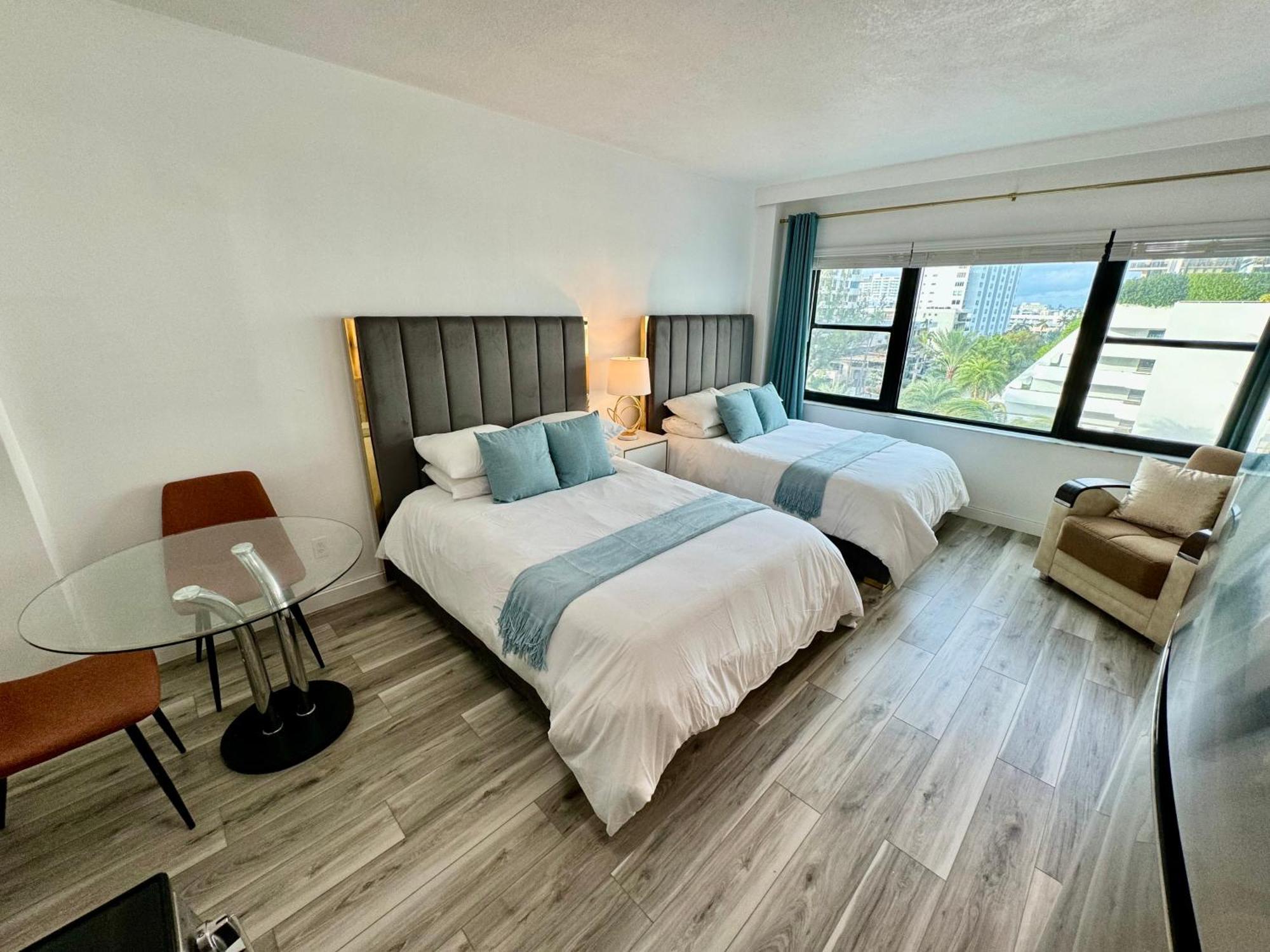 Directly On The Beach With Pool & Parking Маями Бийч Екстериор снимка